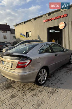 Купе Mercedes-Benz C-Class 2005 в 