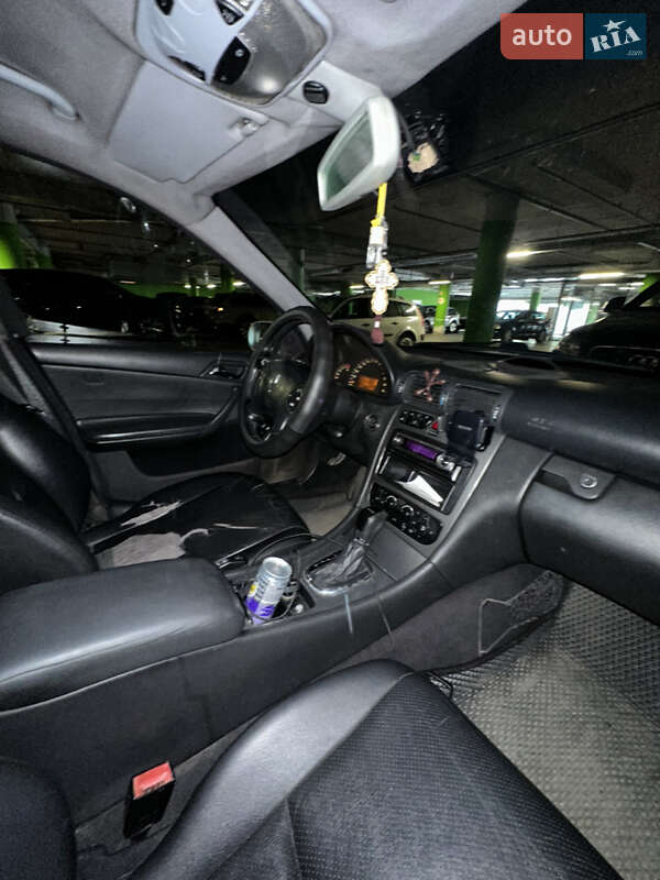 Універсал Mercedes-Benz C-Class 2001 в Києві