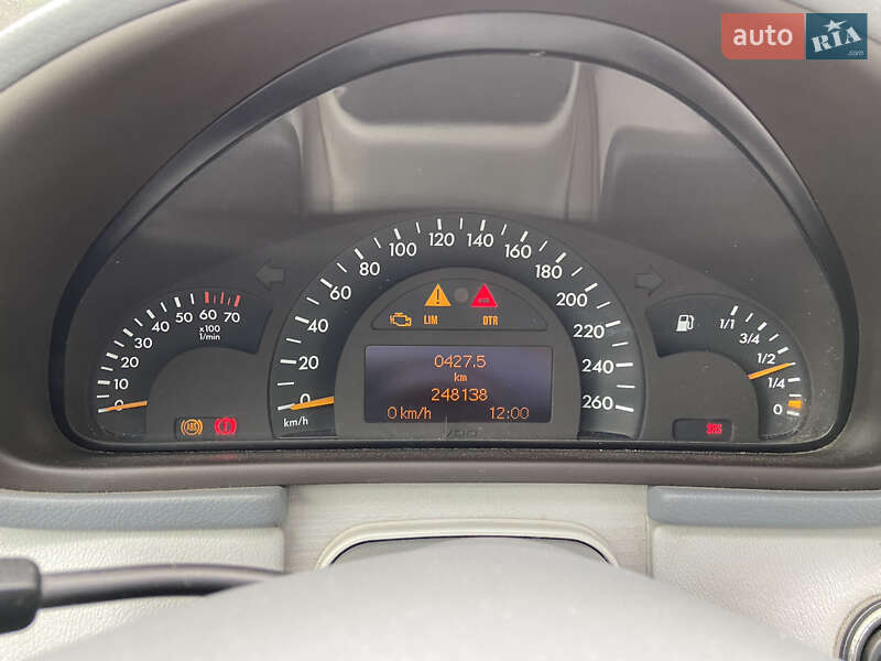 Седан Mercedes-Benz C-Class 2001 в Запорожье