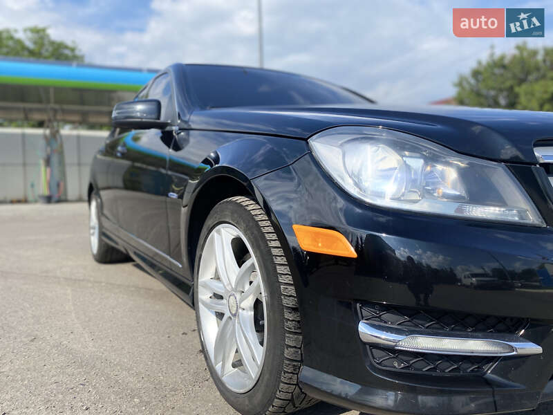 Седан Mercedes-Benz C-Class 2012 в Лубнах