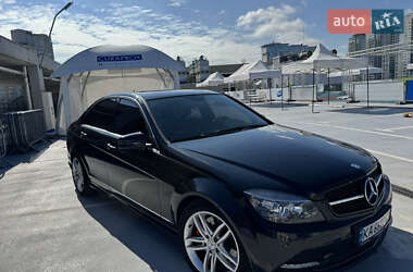 Купе Mercedes-Benz C-Class 2010 в 