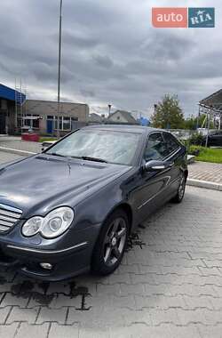 Купе Mercedes-Benz C-Class 2004 в 