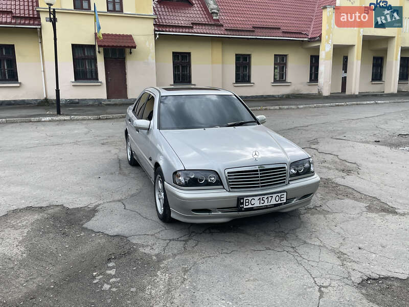 Седан Mercedes-Benz C-Class 1994 в Жовкве