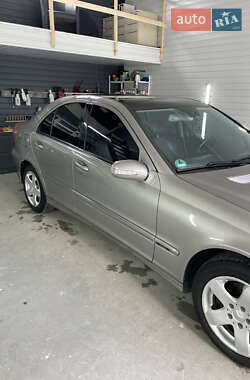 Седан Mercedes-Benz C-Class 2004 в 