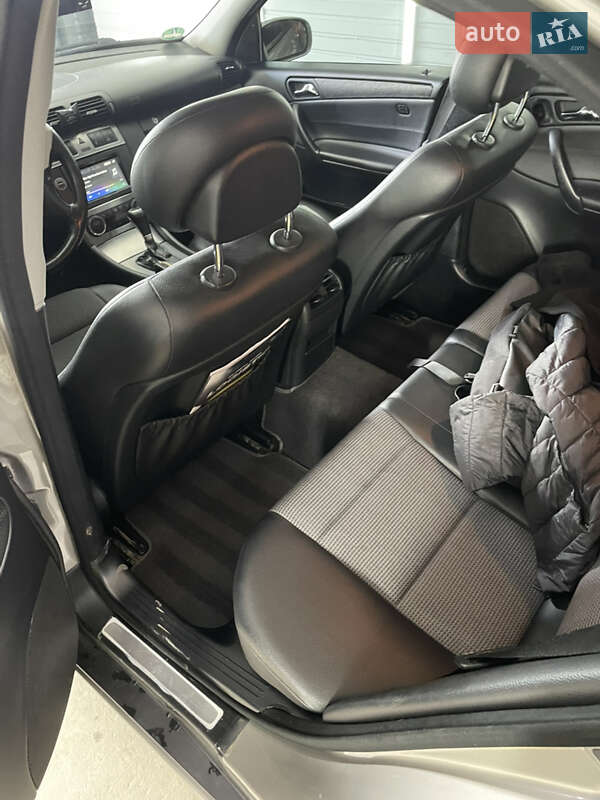 Седан Mercedes-Benz C-Class 2004 в Львове