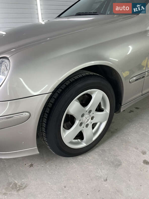 Седан Mercedes-Benz C-Class 2004 в Львове