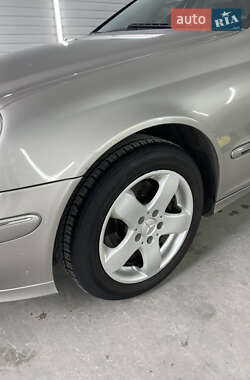 Седан Mercedes-Benz C-Class 2004 в 