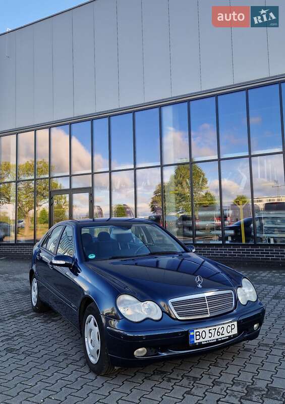 Седан Mercedes-Benz C-Class 2003 в Бучаче