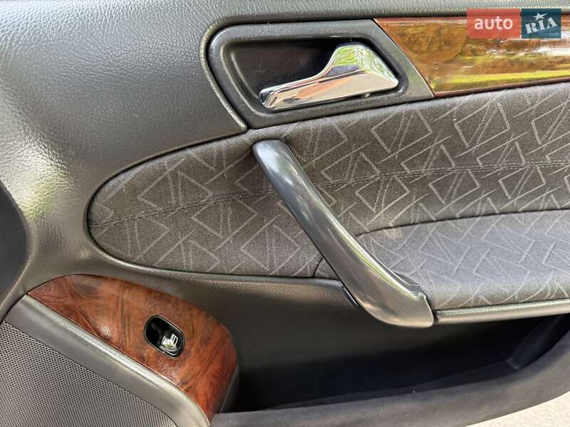 Седан Mercedes-Benz C-Class 2000 в Ровно