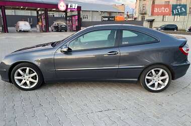 Купе Mercedes-Benz C-Class 2006 в 