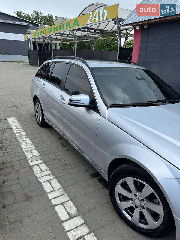 Універсал Mercedes-Benz C-Class 2008 в Чернівцях