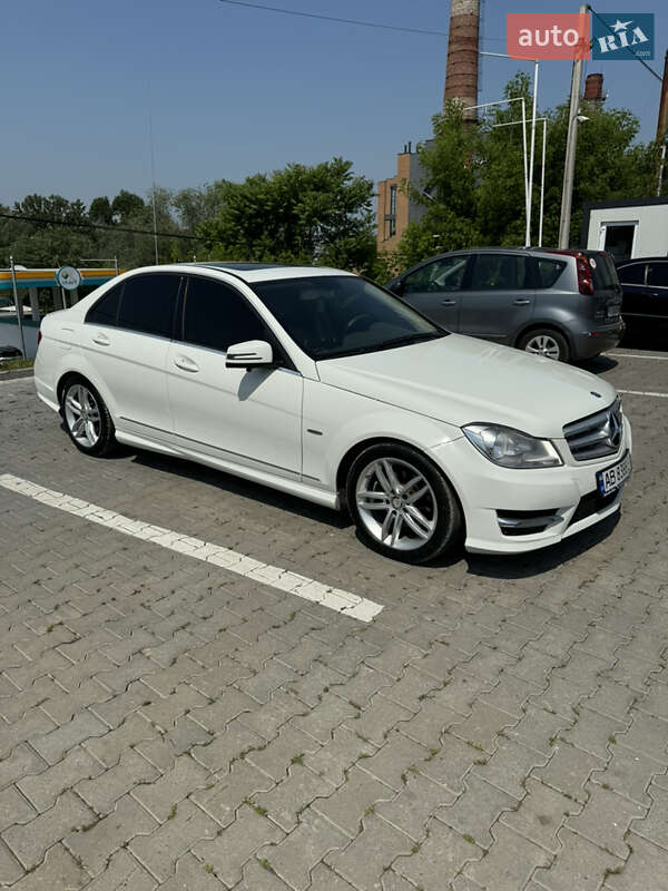 Седан Mercedes-Benz C-Class 2011 в Черновцах