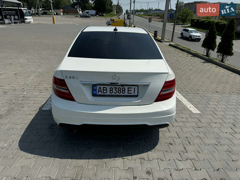 Седан Mercedes-Benz C-Class 2011 в Черновцах
