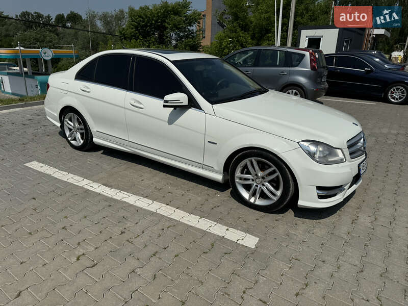 Седан Mercedes-Benz C-Class 2011 в Черновцах