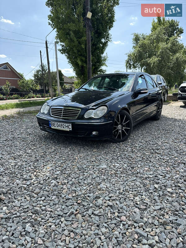 Седан Mercedes-Benz C-Class 2005 в 