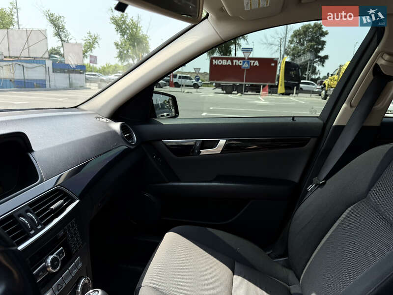 Седан Mercedes-Benz C-Class 2011 в Киеве