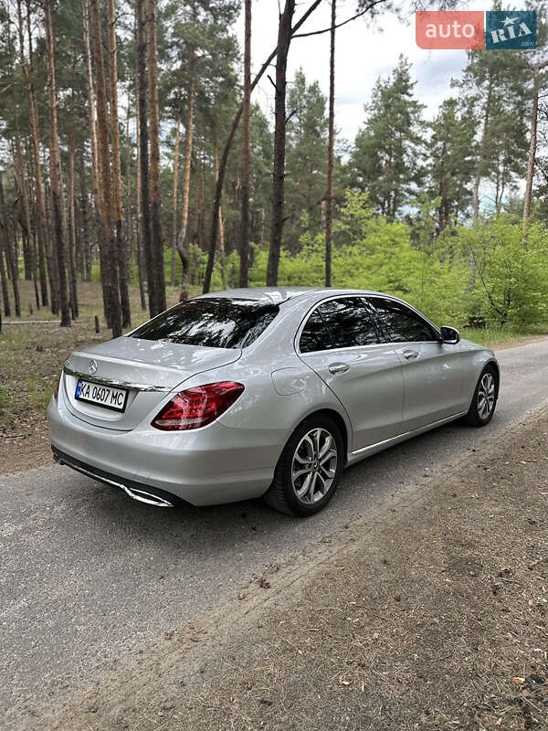 Седан Mercedes-Benz C-Class 2017 в Киеве