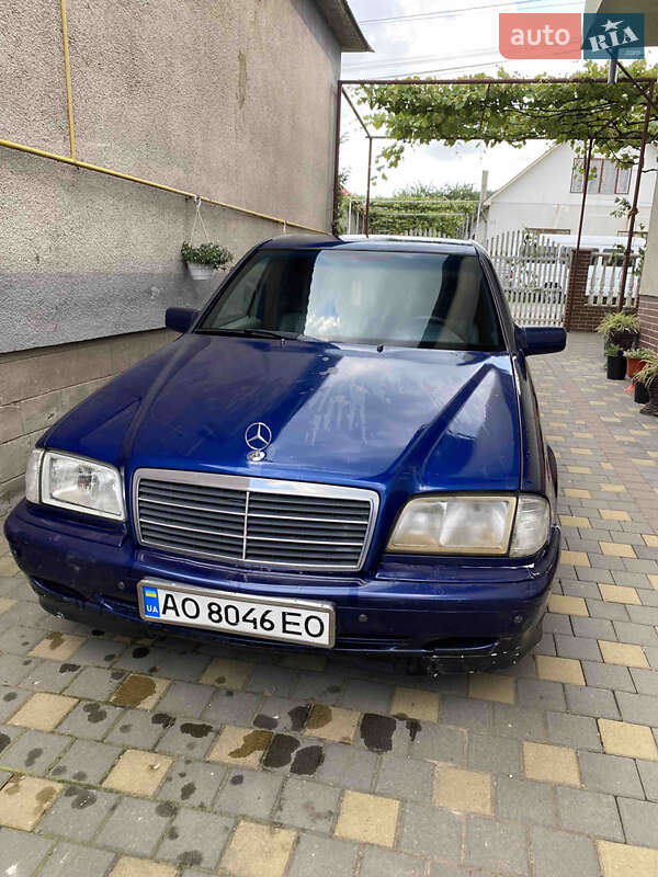 Седан Mercedes-Benz C-Class 1998 в Іршаві
