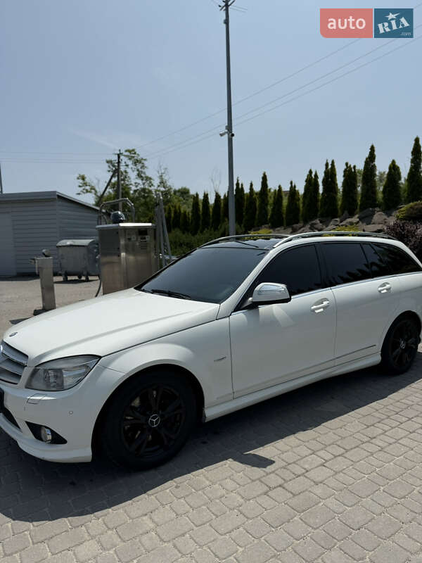 Универсал Mercedes-Benz C-Class 2008 в Мостиске