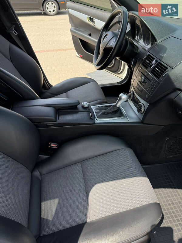 Универсал Mercedes-Benz C-Class 2008 в Мостиске