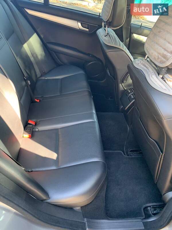 Седан Mercedes-Benz C-Class 2011 в Рени