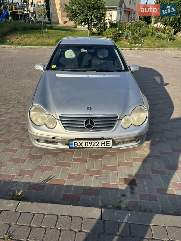 Купе Mercedes-Benz C-Class 2003 в 