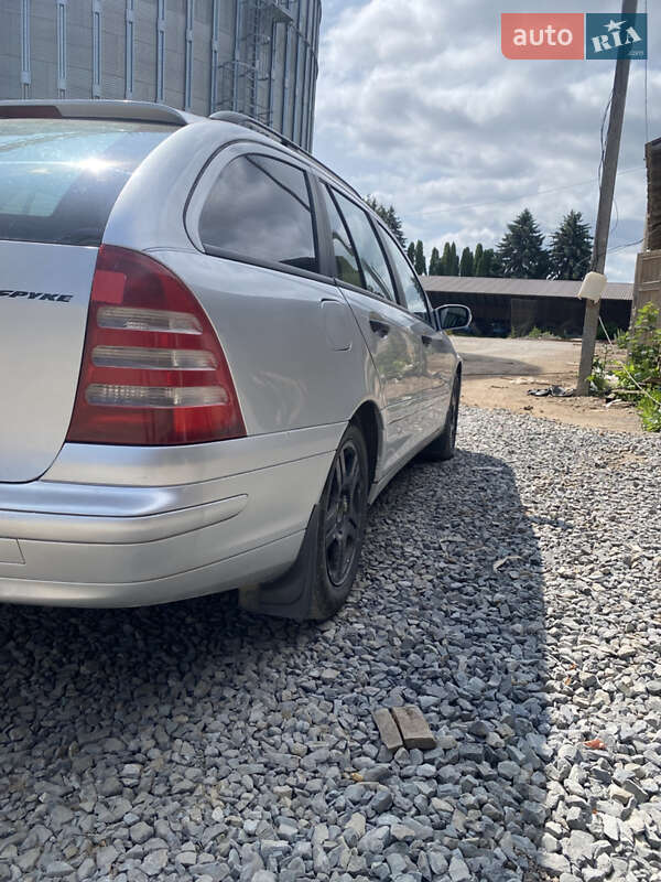 Универсал Mercedes-Benz C-Class 2002 в Чемеровцах