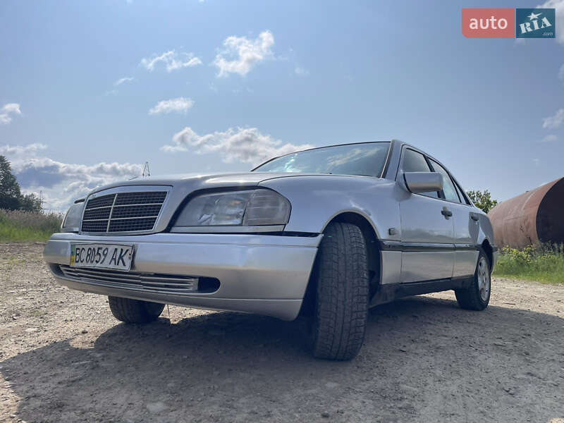 Седан Mercedes-Benz C-Class 1996 в Долині