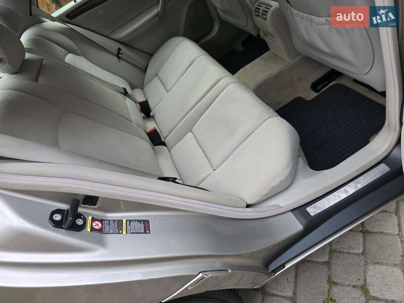 Седан Mercedes-Benz C-Class 2004 в Полтаве
