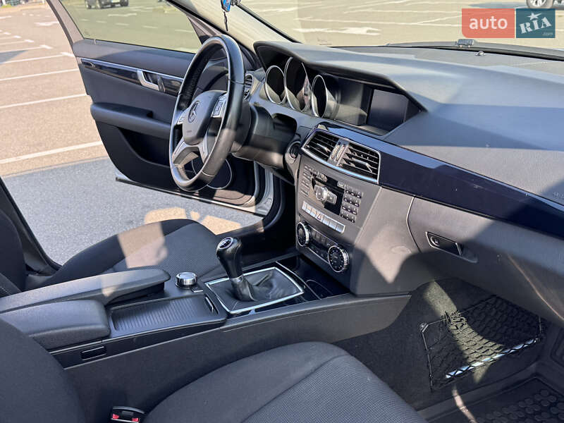 Универсал Mercedes-Benz C-Class 2013 в Киеве