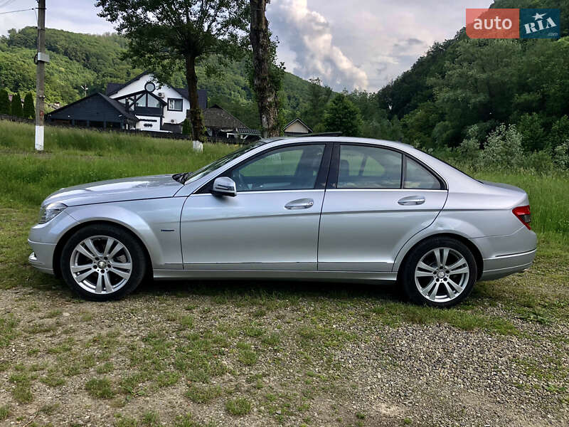 Седан Mercedes-Benz C-Class 2010 в Черновцах