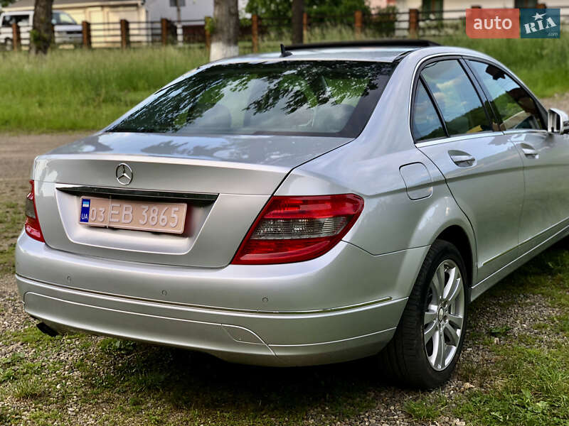 Седан Mercedes-Benz C-Class 2010 в Черновцах