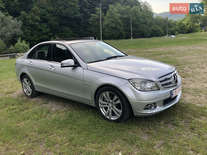 Седан Mercedes-Benz C-Class 2010 в Черновцах
