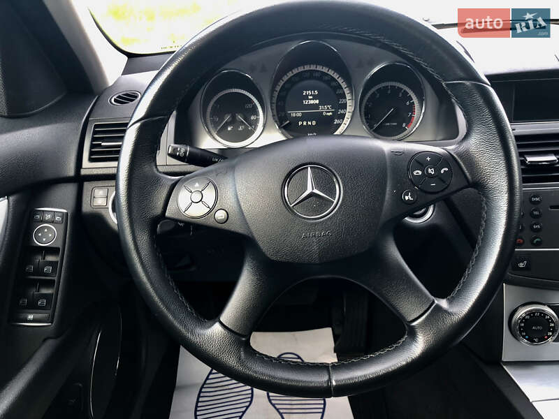 Седан Mercedes-Benz C-Class 2010 в Черновцах