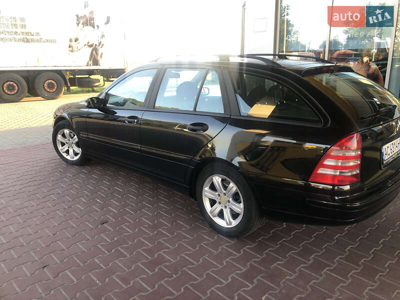Mercedes-Benz C-Class 2005