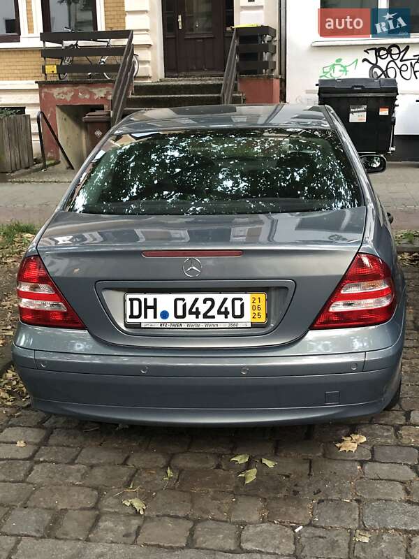 Седан Mercedes-Benz C-Class 2004 в Львове