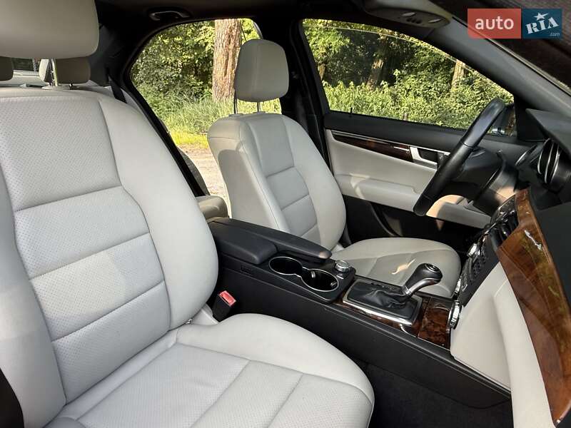 Седан Mercedes-Benz C-Class 2012 в Киеве