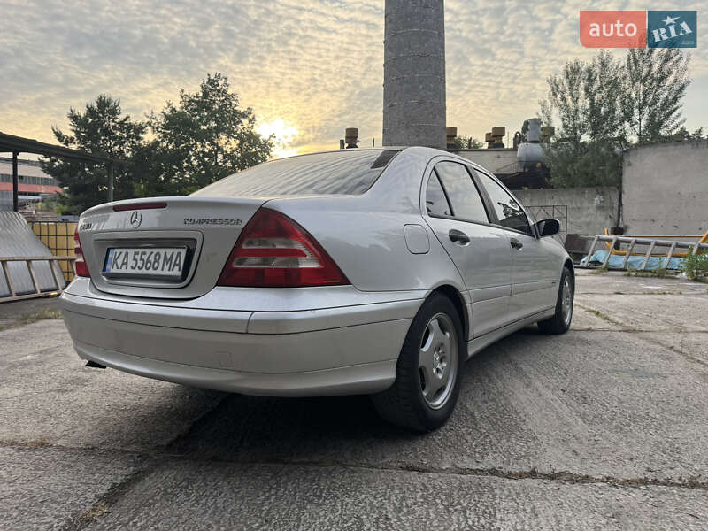 Седан Mercedes-Benz C-Class 2004 в Киеве