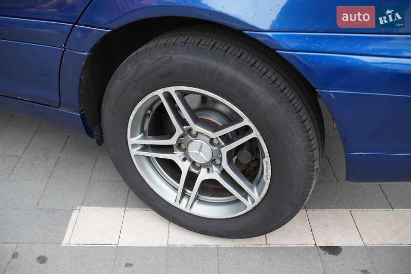 Седан Mercedes-Benz C-Class 2003 в Луцке
