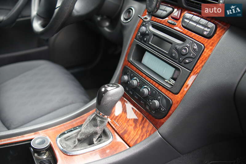 Седан Mercedes-Benz C-Class 2003 в Луцке