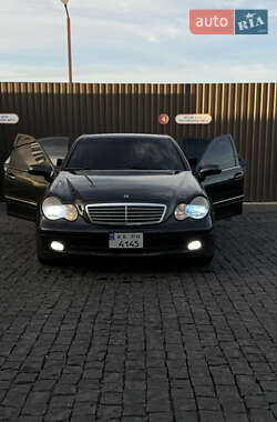 Седан Mercedes-Benz C-Class 2001 в Киеве