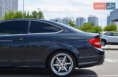 Купе Mercedes-Benz C-Class 2011 в 