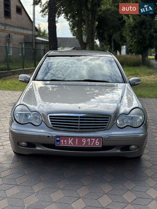 Седан Mercedes-Benz C-Class 2005 в Лубнах