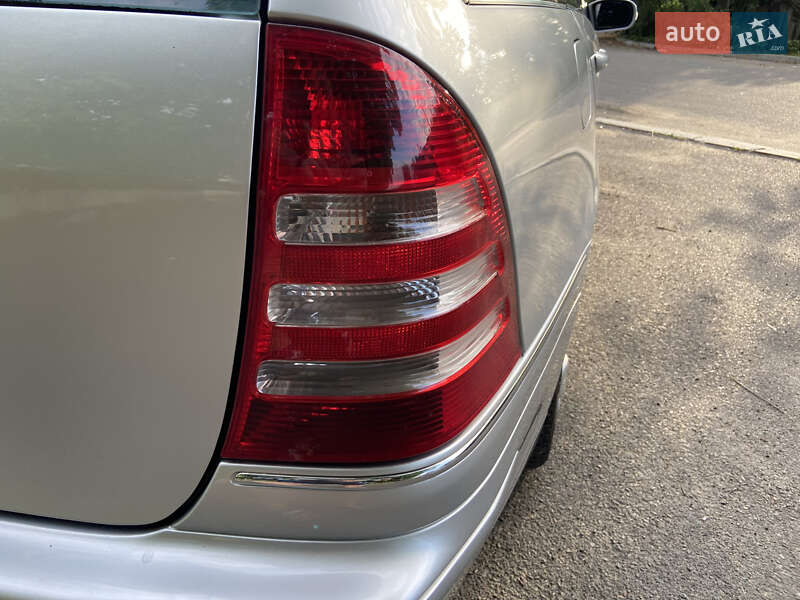 Універсал Mercedes-Benz C-Class 2004 в Гайвороні