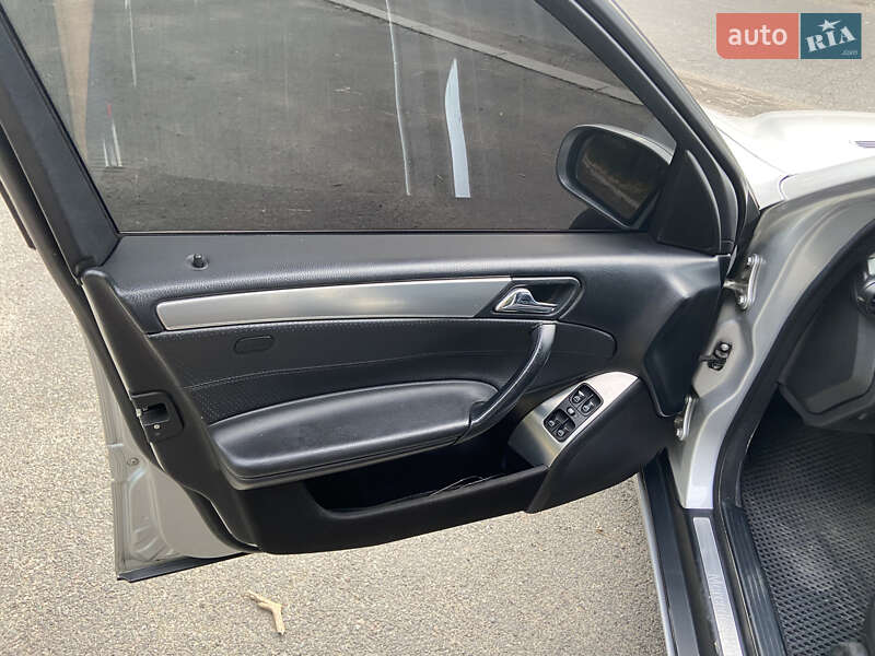 Універсал Mercedes-Benz C-Class 2004 в Гайвороні