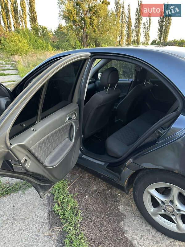 Седан Mercedes-Benz C-Class 2003 в Білій Церкві
