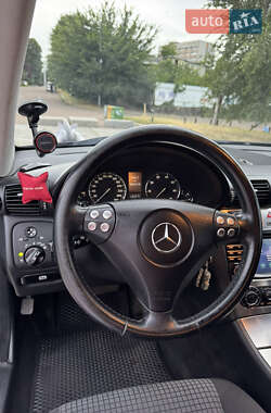 Купе Mercedes-Benz C-Class 2004 в 