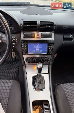 Купе Mercedes-Benz C-Class 2004 в 
