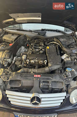 Купе Mercedes-Benz C-Class 2004 в 