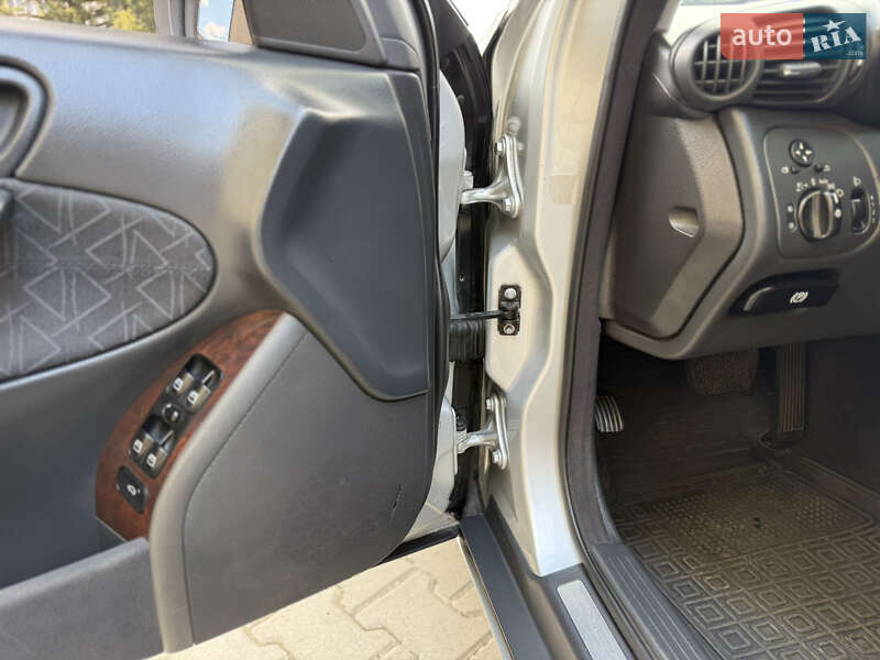 Седан Mercedes-Benz C-Class 2001 в Звягеле